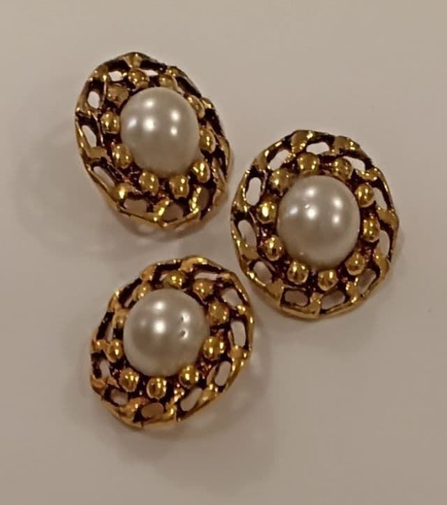 Botón vintage antiguo oro envejecido con perla central, unidades limitadas - Imagen 1