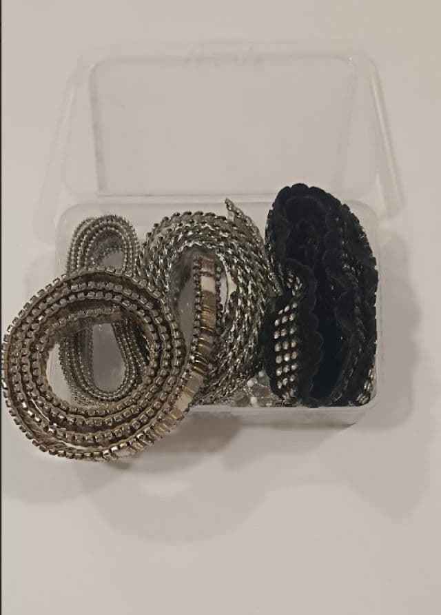 Caja vintage con pasamanerías strass. - Imagen 3