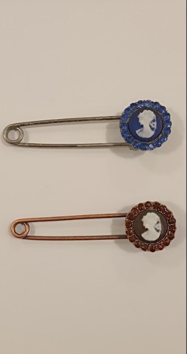 Imperdible metálico camafeo, metal mate - Imagen 1