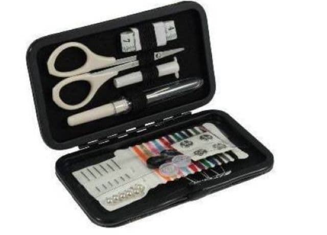 Kit de costura Premium cubierto de piel sintética con el estampado distintivo Hemline Gold Notions. - Imagen 1